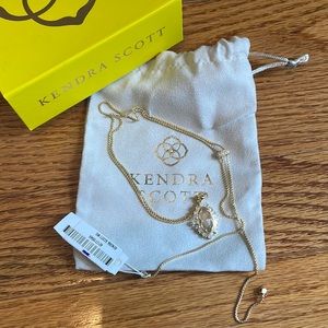 NWT Kendra Scott long pendant in gold luster glass